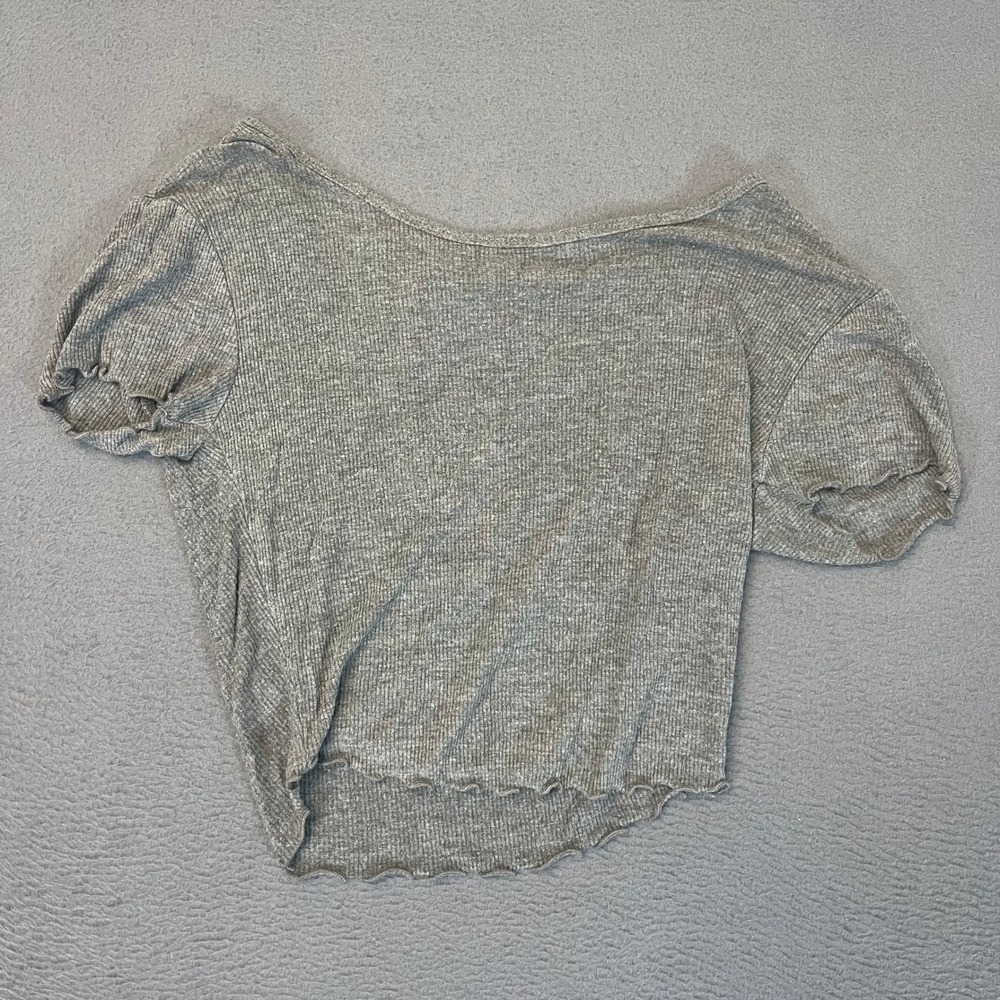 Destined Ribbed Knit Lettuce Hem Crop Top Grey XS Short Sleeve Scoop Neck Tee